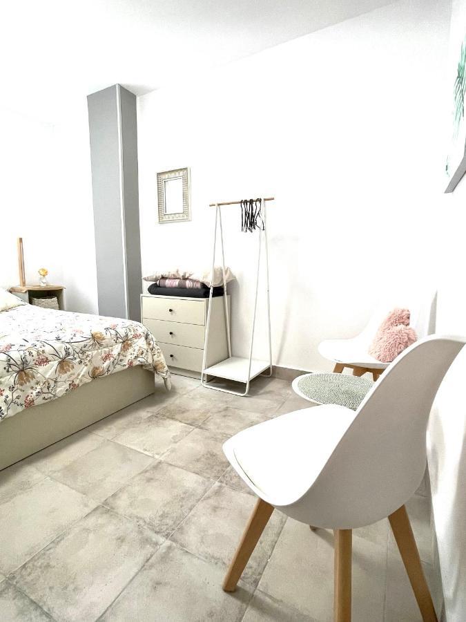 Comfortable Carolina En Alicante Luaran gambar
