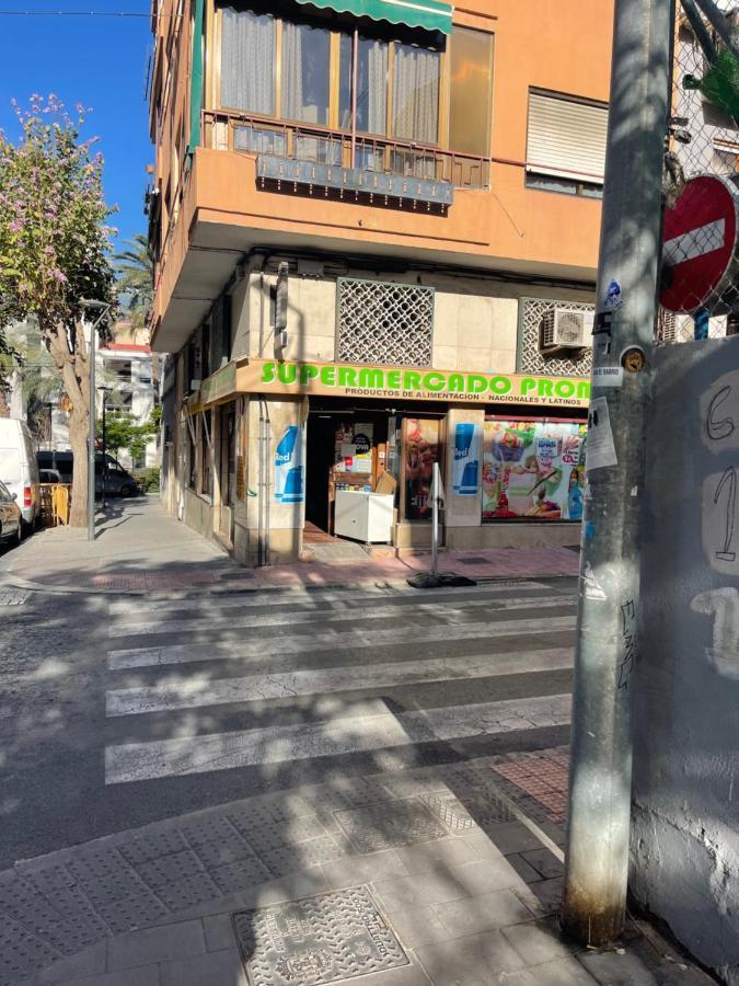 Comfortable Carolina En Alicante Luaran gambar